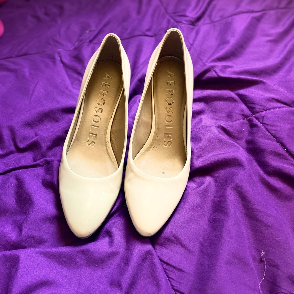 The Betsy Aerosoles Pump. Block Heel. Work appropriate Cream color.
